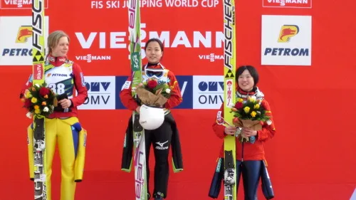Campioana japoneză Sara Takanashi - învingătoare detașată în prima din cele două etape de Cupă Mondială la sărituri cu schiurile de la Râșnov