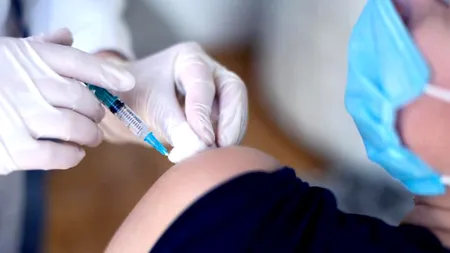 Cozi la vaccinare, la Sala Palatului. Cinci persoane s-au vaccinat pe minut, în ultimele 24 de ore