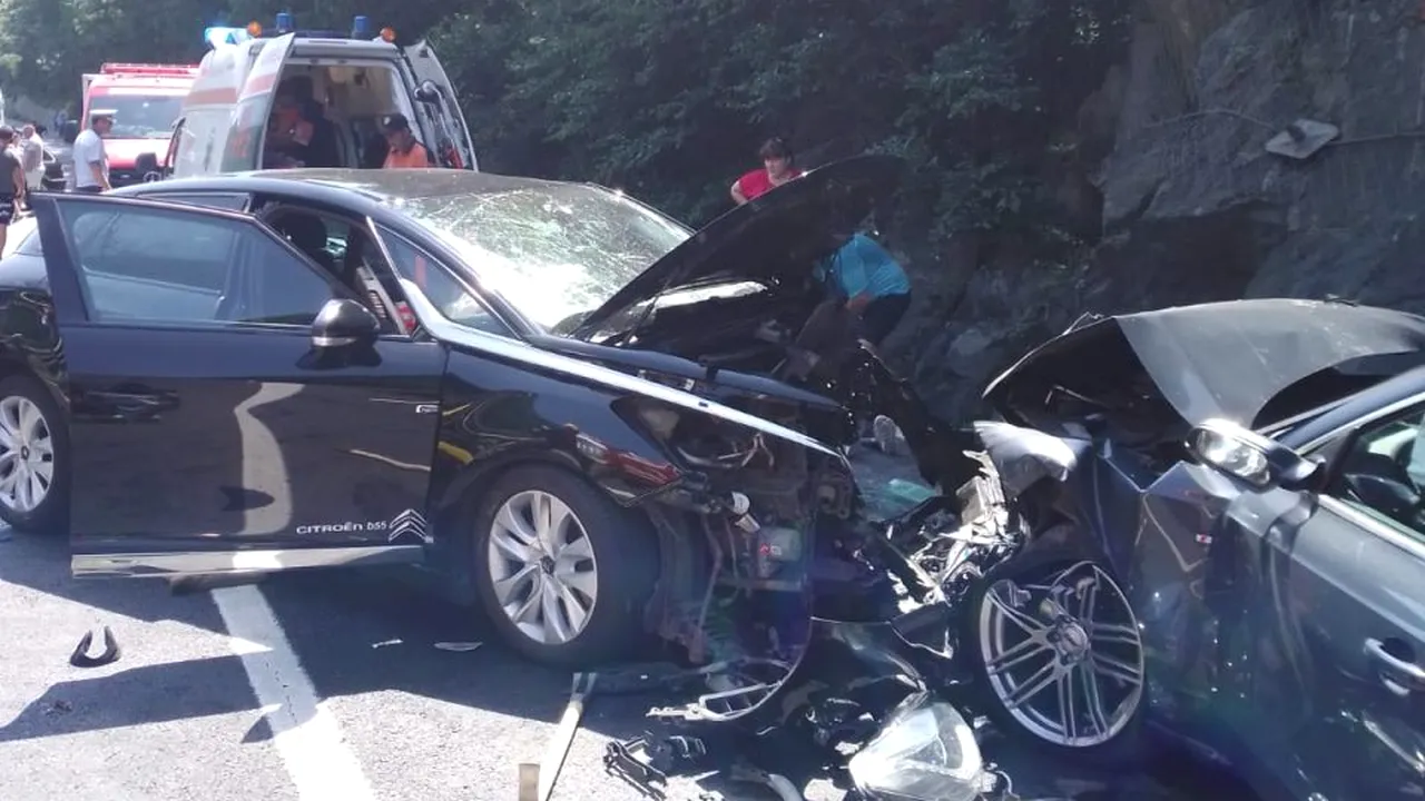 Patru mașini, implicate într-un accident la limita dintre județele Sibiu și Vâlcea