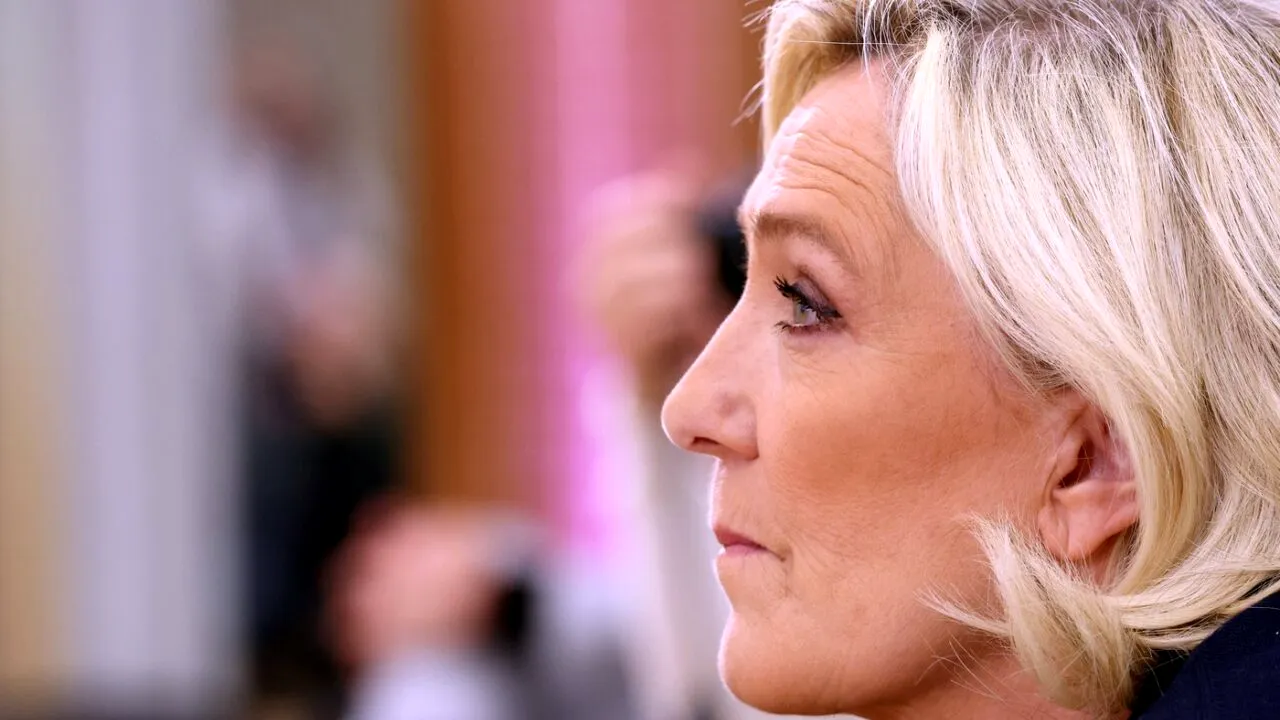 REUTERS: Poliția franceză anchetează mai multe AMENINȚĂRI cu moartea primite de judecătorul și procurorii din dosarul lui Marine Le Pen