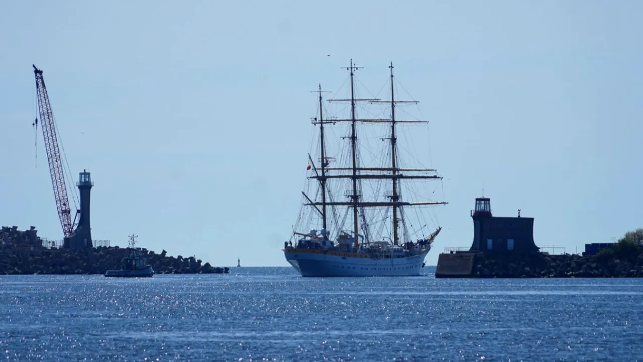 Bricul Mircea a plecat într-o călătorie istorică spre SUA. Celebra navă școală va participa la aniversarea de 250 de ani a Zilei Independenței