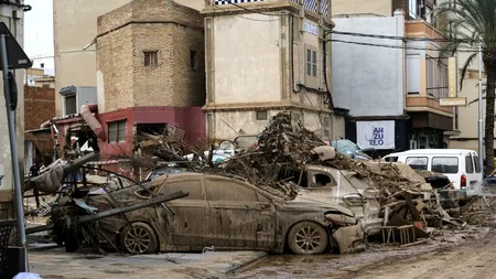 Un cuplu de ROMÂNI şi fiica lor ar fi MURIT în urma inundaţiilor din Valencia. MAE CONFIRMĂ moartea unui român de pe lista celor dați dispăruți