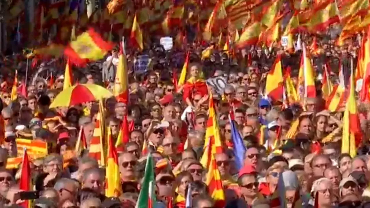 Manifestație de amploare la Barcelona pentru unitatea Spaniei. „Toți uniți - Catalonia este Spania