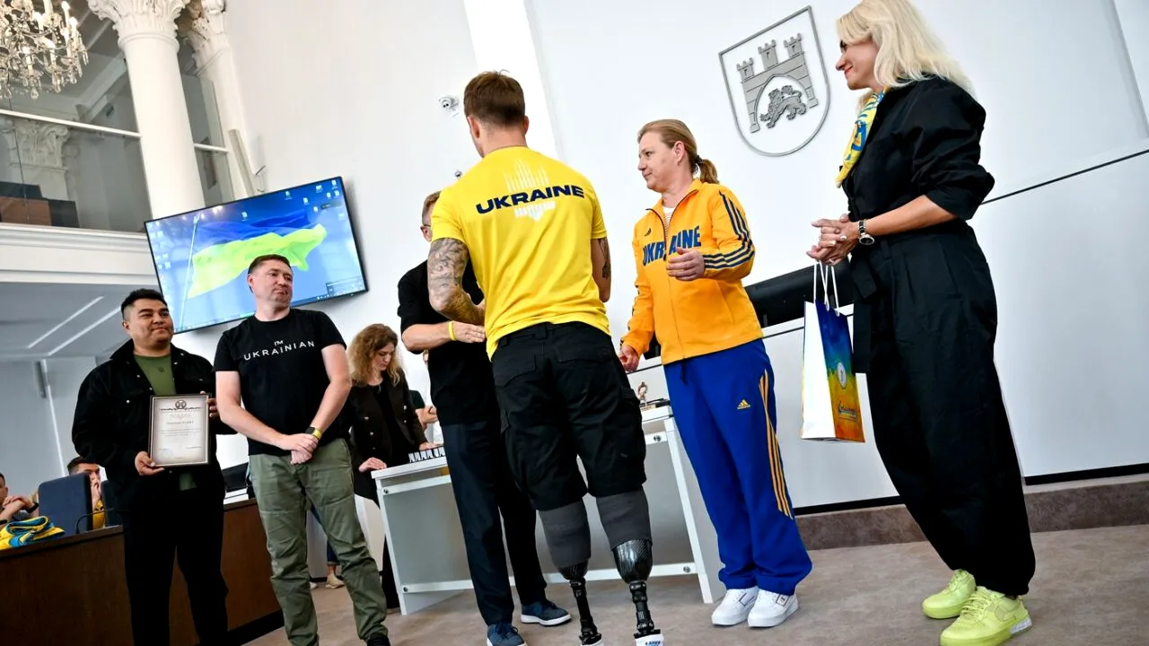 Un soldat ucrainean cu picioarele amputate a devenit cel mai DORIT bărbat de ucrainence