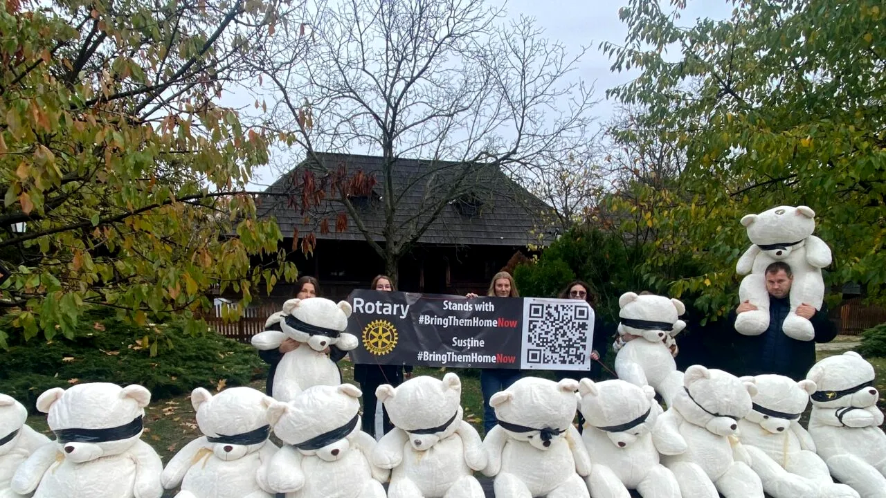 Ursuleții Solidarității, tur în București pentru eliberarea copiilor ostatici în Gaza. 