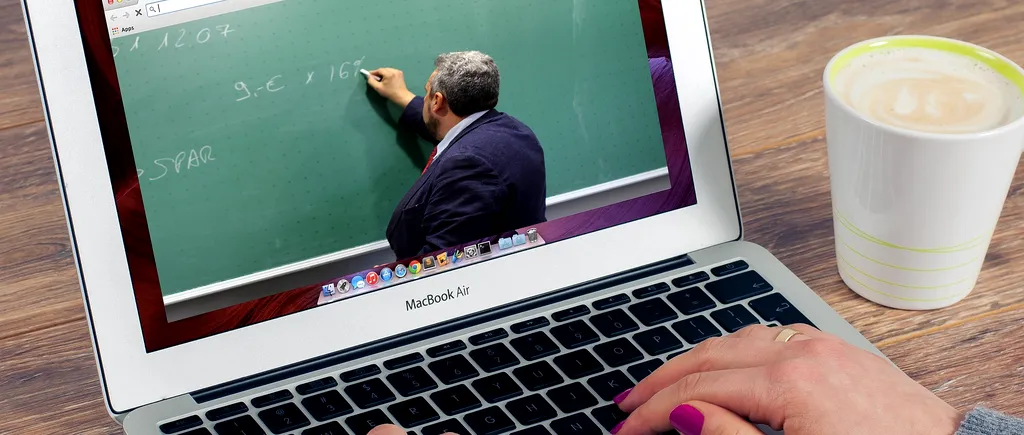 Predarea asincronă, o soluție pentru profesorii care se tem că vor fi înregistrați în timpul cursurilor online. Ce presupune acest stil