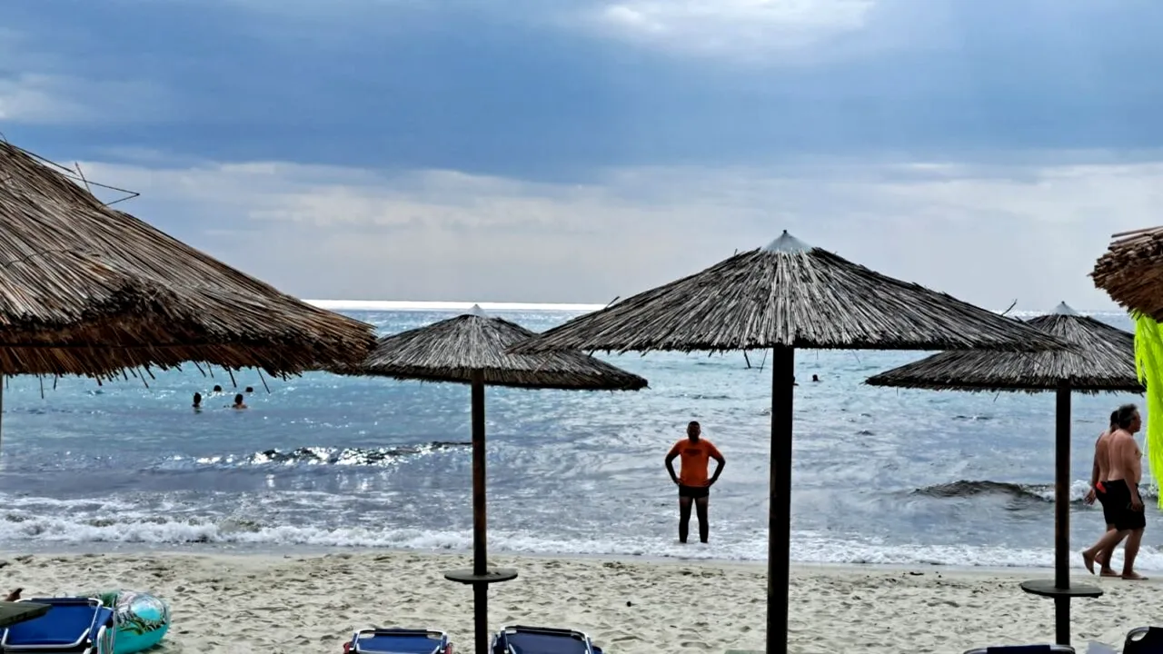 Staţiunea de la mare care introduce noi reguli pentru turişti. Plimbările fără o cămașă sau în bikini vor fi INTERZISE