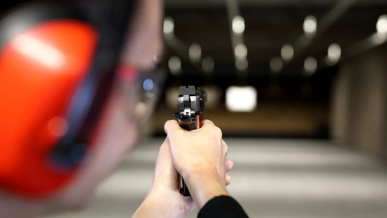 Accident în poligonul militar din Alba Iulia. Doi POLIȚIȘTI s-au rănit în timpul demontării unor cartușe