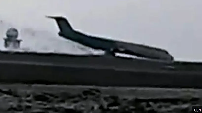 Aterizare periculoasă în Kazahstan. Cum a reușit pilotul să aducă la sol avionul fără trenul de aterizare. „Nu am pățit așa ceva în 35 de ani