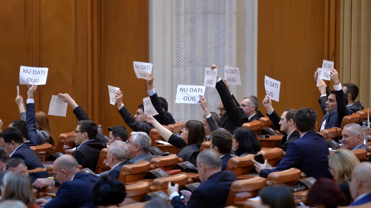 PSD și ALDE, acuzate că pregătesc AMNISTIA și GRAȚIEREA. Opoziția încearcă să stopeze OUG pe codurile penale