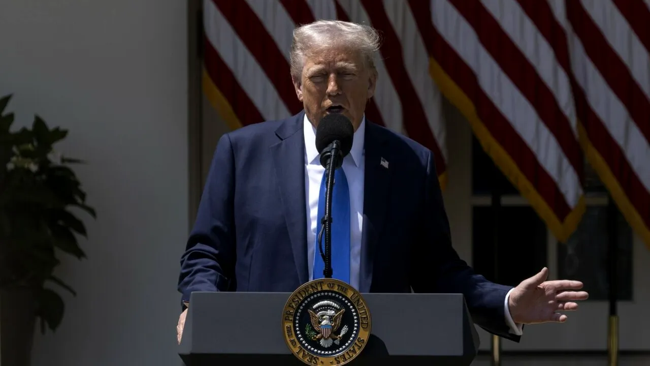 Trump amenință cu sancțiuni împotriva statelor care achiziționează petrol iranian, după amânarea NEGOCIERILOR privind programul nuclear