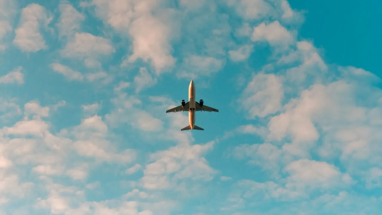 Zboruri întârziate sau anulate? Regulamentul EC261 și drepturile tale (P)