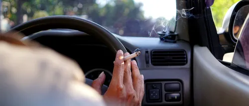 Acești ȘOFERI nu vor mai putea fuma în mașină! Când intră în vigoare legea și unde se aplică