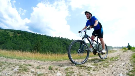 Ocolul EUROPEI în 17 ZILE/ Un biciclist din ARGEȘ va parcurge 2462 km ca să strângă bani pentru EDUCAȚIE