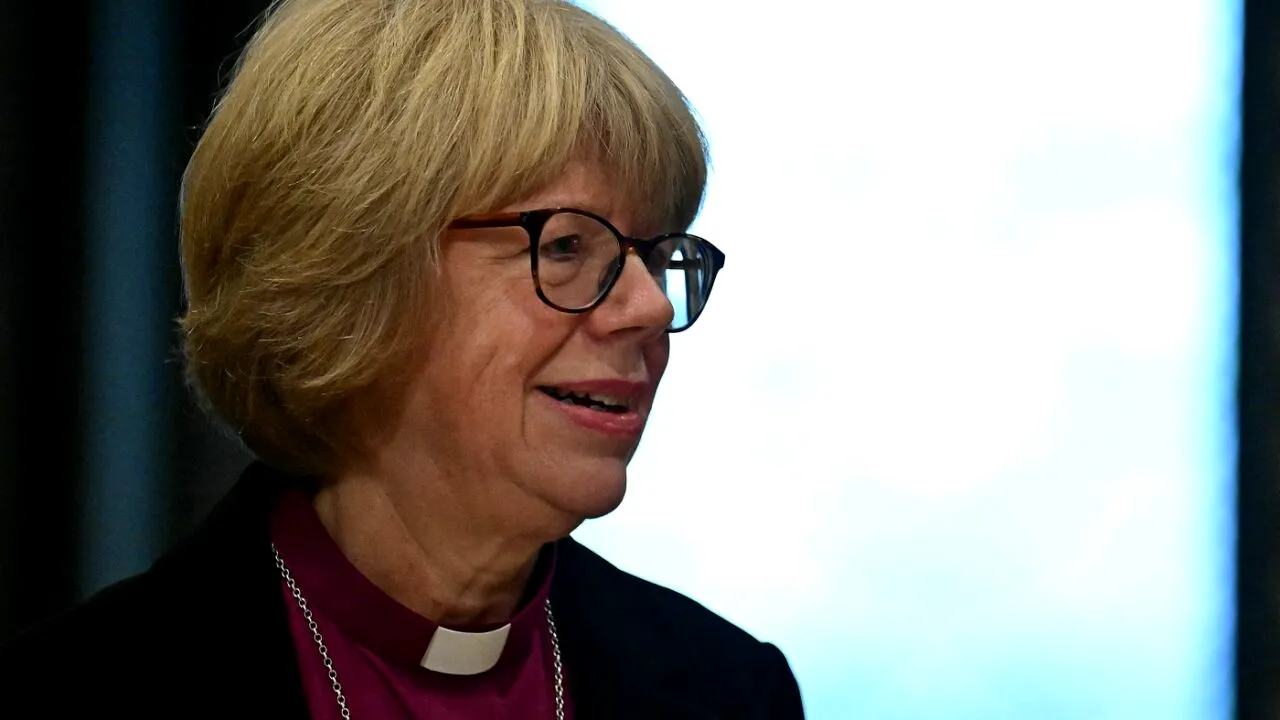 Pentru prima dată în istorie, o FEMEIE devine șefa Bisericii Anglicane. Sarah Mullally este numită Arhiepiscop de Canterbury