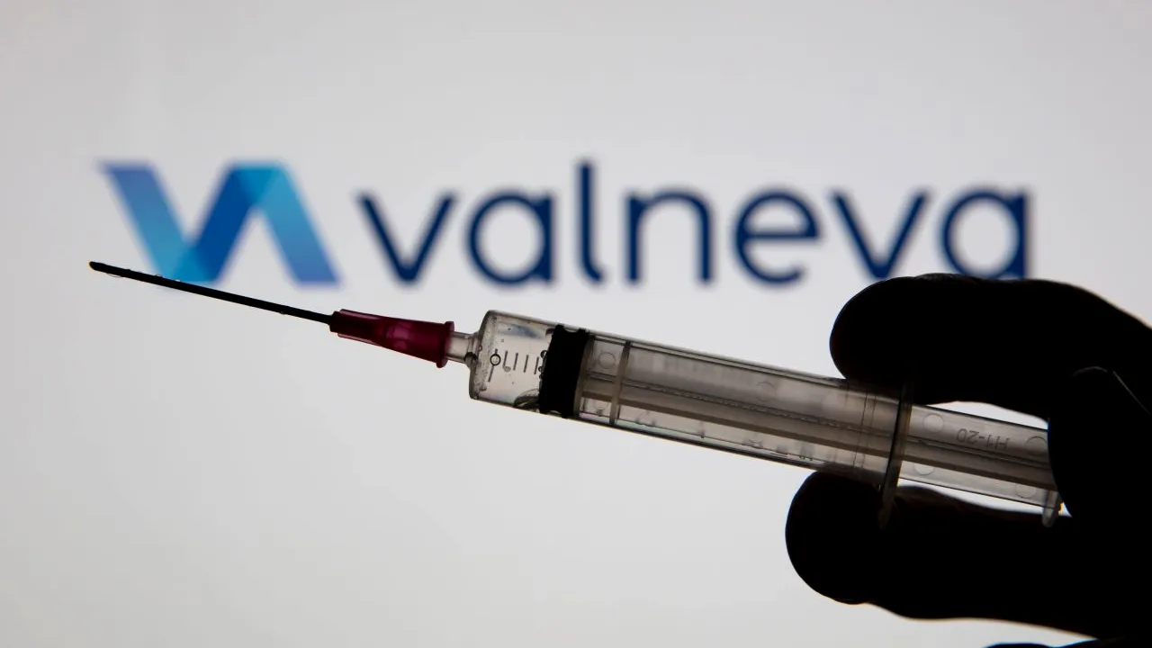 Un nou vaccin împotriva COVID-19 intră în faza a treia a studiilor clinice. Rezultatele de până acum sunt promițătoare
