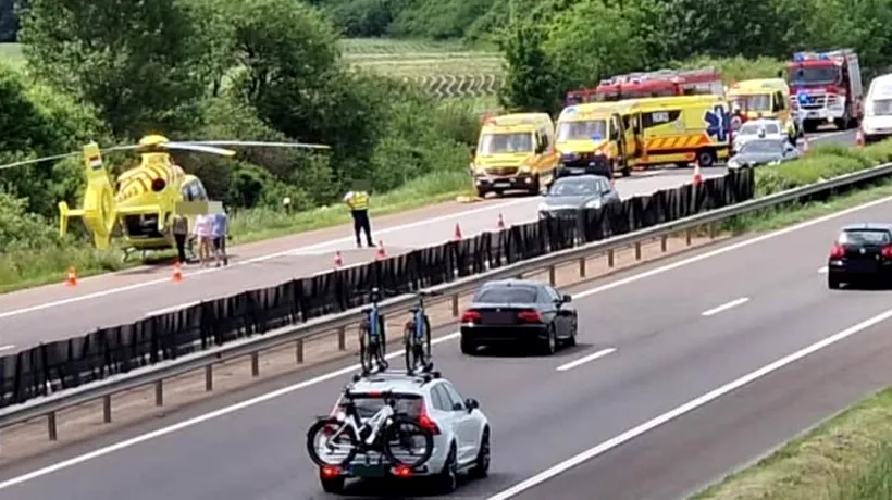Accident GRAV pe o autostradă din Ungaria! Un român mort și trei răniți, după ce un microbuz înmatriculat în România s-a răsturnat