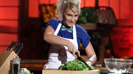 Ipostază în care a fost surprinsă o fostă concurentă de la MASTERCHEF