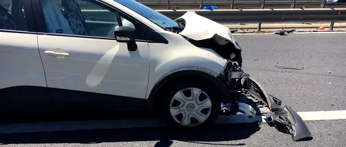 Șase răniți după ce o femeie aflată la volan a întors mașina pe autostradă 