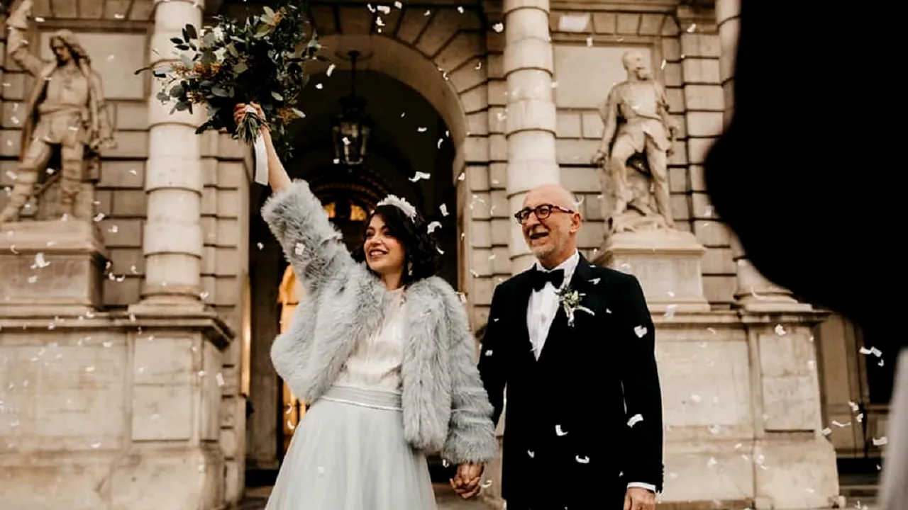 Alexandra are doar 31 de ani, dar s-a căsătorit cu un bărbat de 54 de ani. De ce a făcut tânăra această alegere