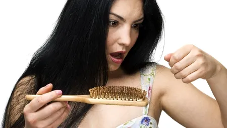 De ce ne cade părul? Semnele unor boli ascunse