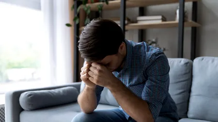 SCANDALOS: Cinci travestiți s-au dat drept femei și au agățat „clienți” pe internet. La întâlnire, i-au lăsat fără bani, telefoane sau bijuterii