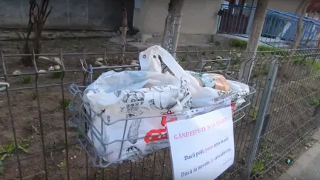 DEMERS INEDIT la Cluj | Coș cu produse alimentare amplasat pe stradă pentru persoanele care au nevoie - VIDEO