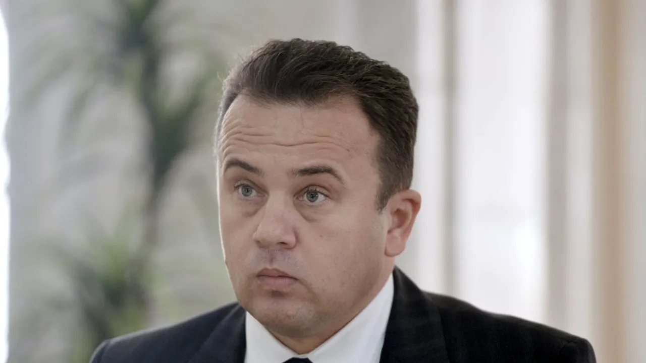 Fostul ministru Liviu Pop: Ministerul Educației e condus de „baronii manualelor