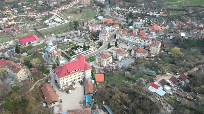 Într-un oraș din România poți cumpăra un bloc întreg la prețul unei garsoniere din Capitală. Se vând 13 clădiri cu patru etaje