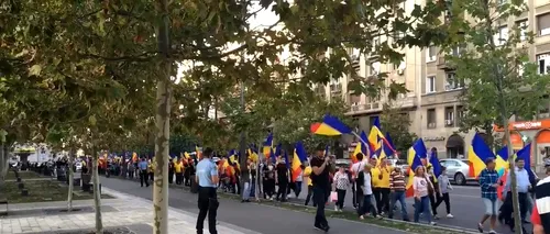 Protestatarii din Piața Victoriei, în marș spre Parlament: „România, trezește-te!” (VIDEO)