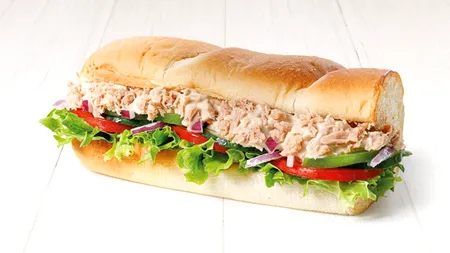 Ce mănânci, de fapt, când comanzi un sandviș cu ton de la Subway România. Ce conține, în realitate