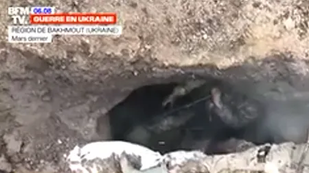 Imagini greu de privit! Un soldat rus, înconjurat de cadavrele camarazilor, se sinucide