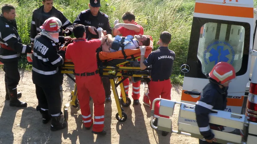 GRAV accident în Covasna: patru persoane au murit și alte două au fost rănite, după ce o mașină a lovit un excavator