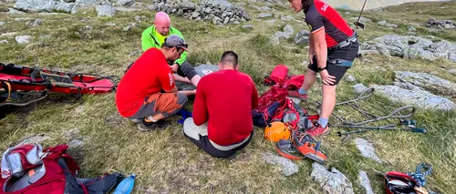 GALERIE FOTO | Cum au fost salvați doi turiști din Făgăraș, din zona lacului Călțun: „Elicopterul nu a reușit să treacă munții”