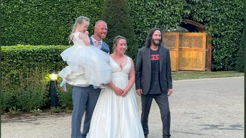 Keanu Reeves, apariţie surpriză la nunta unui cuplu de necunoscuţi: „Soţul meu l-a văzut şi i-a spus că tocmai ne-am căsătorit”