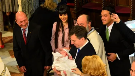 Elena Băsescu și-a îmbrăcat fetița în costum popular cu ocazia zilei de 1 Decembrie