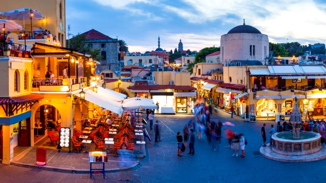 Angajări în hotelurile de lux din Grecia și Cipru. Ce salarii vor câștiga cei 2.000 de români care vor lucra în stațiuni din Corfu sau Rhodos