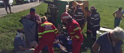 Turiști străini, răniți după ce s-au răsturnat cu căruța în județul Sibiu: Cinci femei, transportate la spital - VIDEO / FOTO