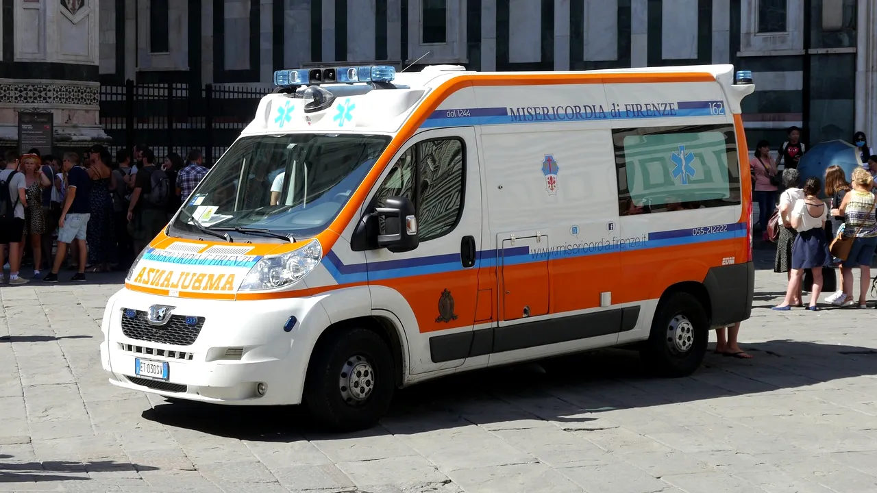 O româncă ce lucra ca îngrijitoare în Italia a suferit un infarct în plină stradă. Femeia a murit în drum spre spital
