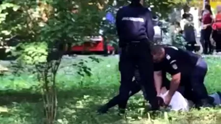 Noi detalii revoltătoare ies la iveală în cazul bărbatului care a murit imobilizat de jandarmi, la Vatra Dornei: Ar fi fost pulverizat cu un spray paralizant pentru câini