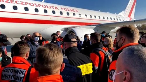 Peste 40 de medici și asistenți din Polonia au venit să ofere ajutor pentru salvarea bolnavilor de COVID-19 din România