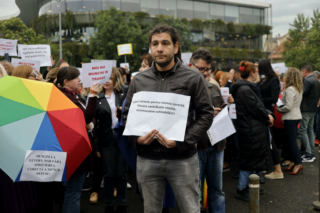 Protest spontan al angajaţilor din Aparatul de lucru al Guvernului / Sursa foto: Alexandra Pandrea (GÂNDUL)