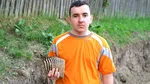 Codruț din Vatra Hudești a găsit o mare comoară. Ce este acest obiect descoperit din greșeală, pe ulița unui sat din Botoșani