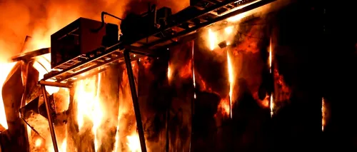 Incendiu de proporții în Cartierul Tei din București: 42 de persoane au avut nevoie de îngrijiri medicale. Opt dintre ele au fost internate