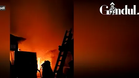 GÂNDUL LIVE. Incendiu de proporții la Suceava, unde trei case au fost mistuite de flăcări!