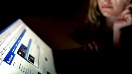 Tot mai mulți traficanți își racolează victimele pe Facebook. Multe femei sunt din România