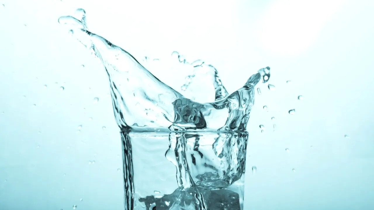 Beneficii şi contraindicaţii privind POSTUL cu apă. Ce boli ar vindeca, dar şi ce pericole există