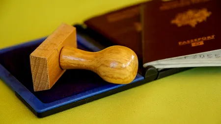 Adeverința de vaccinare. Cum va fi verificat documentul / Arafat: „Te scutește de carantină”