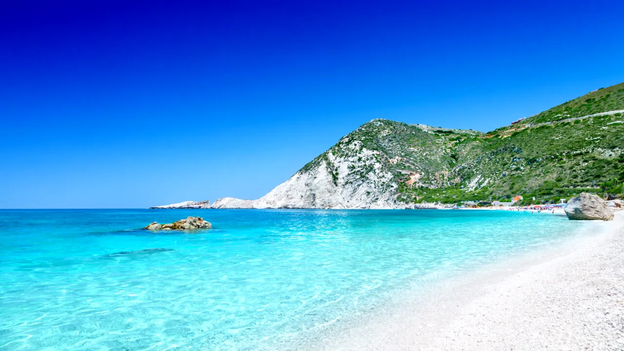 Cele 6 plaje europene, cu peisaje superbe, unde turiștii se pot refugia de caniculă. Temperaturile ating 15°C într-o anumită locație, vara
