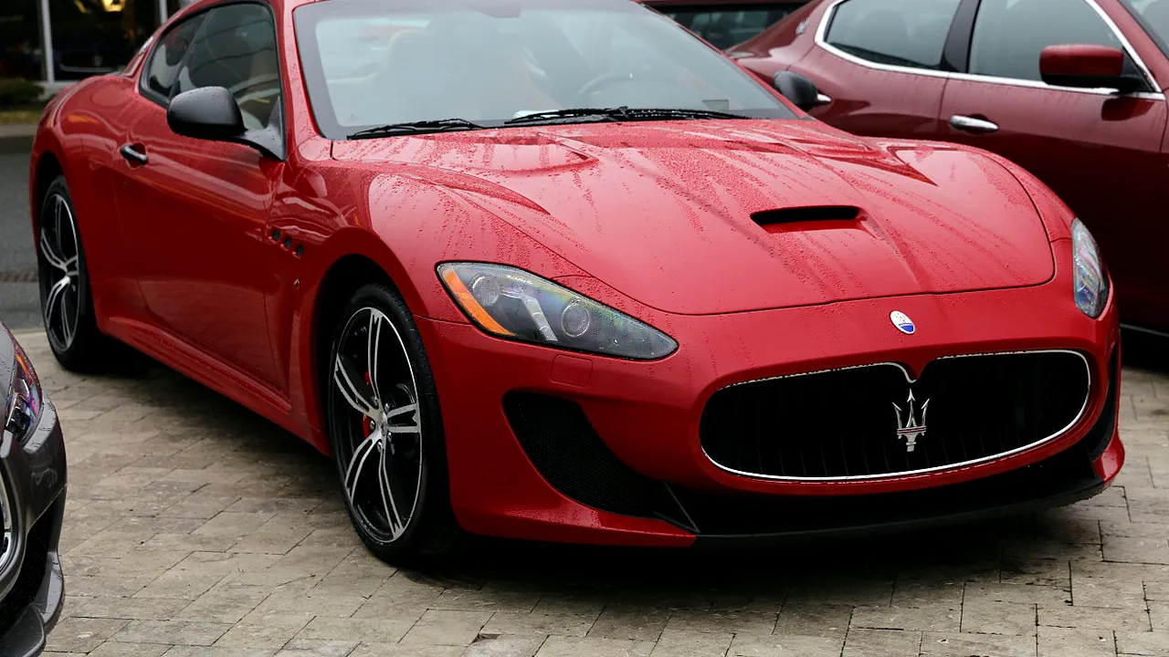 ANAF vrea să vândă online produsele confiscate. La ce preț se pot cumpăra mașinile de lux, cu 80% reducere